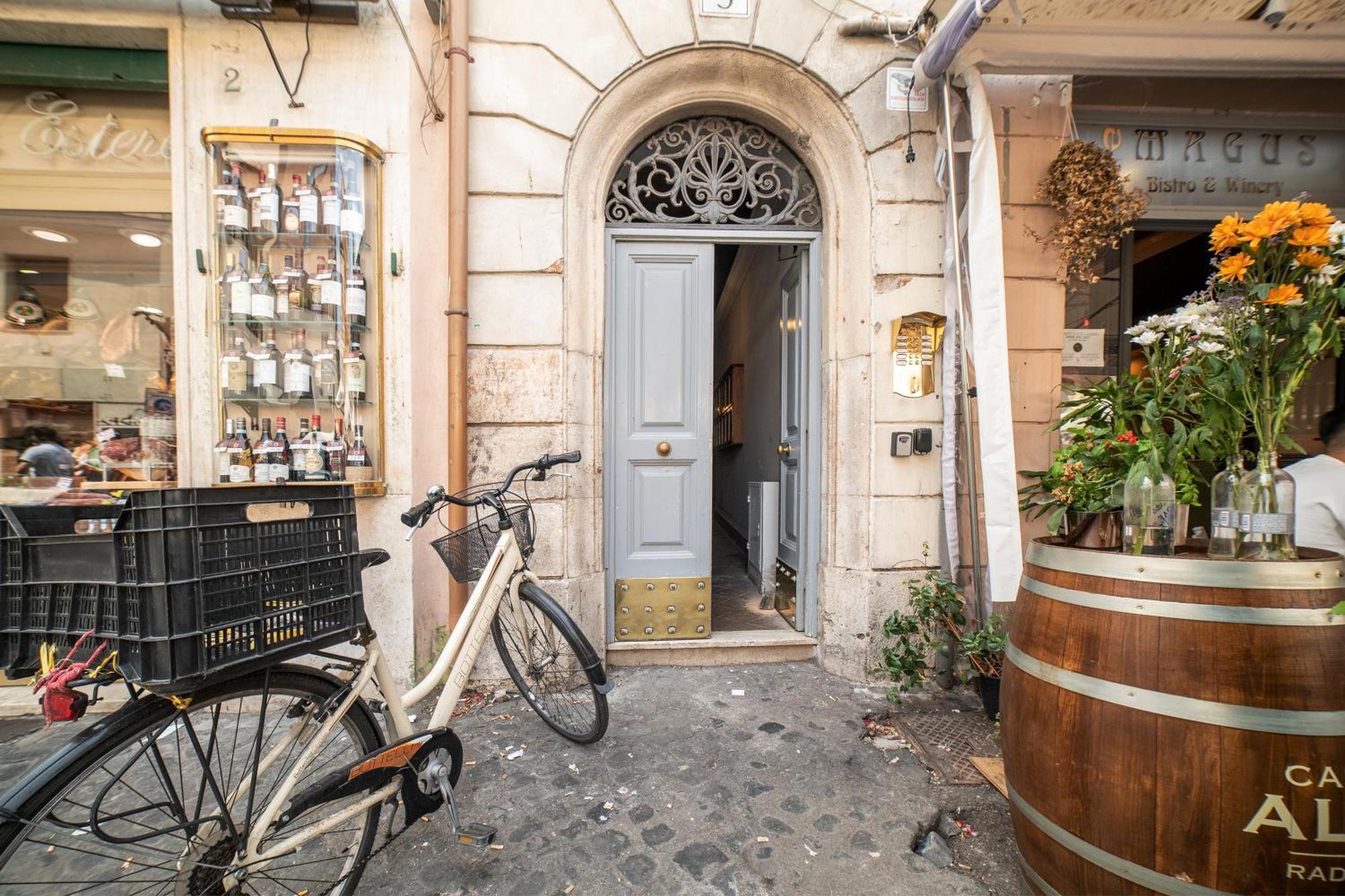 Campo De Fiori Home — Photos 1